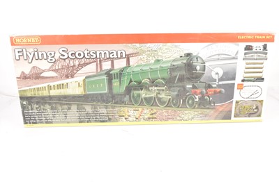 Lot 77 - Hornby 00 gauge Flying Scotsman set with other Steam locomotives (10)