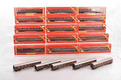 Lot 99 - Hornby 00 gauge LMS maroon coaches (25)