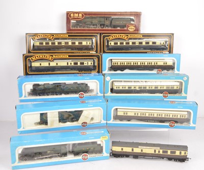 Lot 130 - Mainline Airfix 00 gauge GWR livery  Steam Locomotives and coaches in original boxes (11)