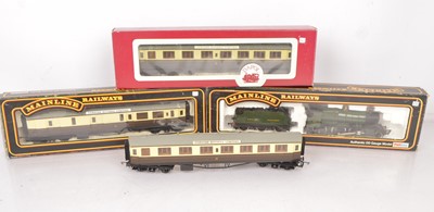 Lot 136 - Mainline Airfix Dapol GWR Locomotive and coaches in original boxes (4)