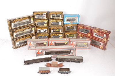 Lot 138 - Mainline Airfix Lima freight wagons in original boxes (26)