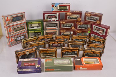 Lot 140 - Mainline Airfix Dapol Lima 00 gauge Private Owner freight wagons in original boxes (33)