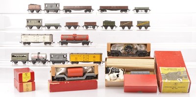 Lot 150 - Trix Twin 00 Gauge British and American Goods Rolling Stock and Operating Dump wagon set (23)