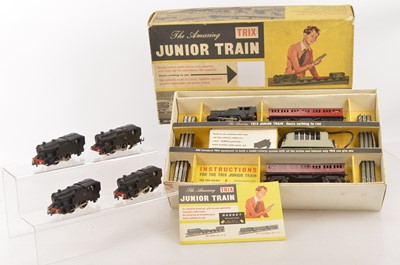 Lot 186 - An uncommonly-complete Trix 00 Gauge 'Junior' Train Set (set + 4)