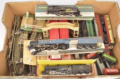 Lot 206 - Hornby-Dublo Wrenn 00 gauge 2 and 3 rail Locomotives Coaches Wagons track and accessories (qty)