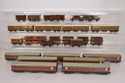 Lot 231 - Hornby-Dublo 00 Gauge 3-Rail mostly unboxed Pre-Nationalisation LNER  and LMS Coaches and goods wagons (33)