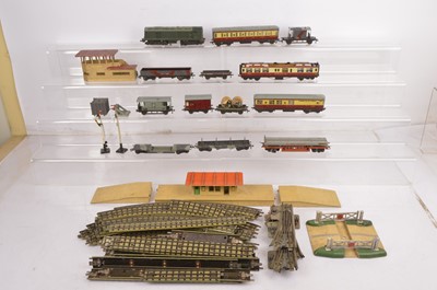 Lot 243 - Early Hornby-Dublo 00 Gauge 3-Rail locomotive Rolling stock and track (qty)