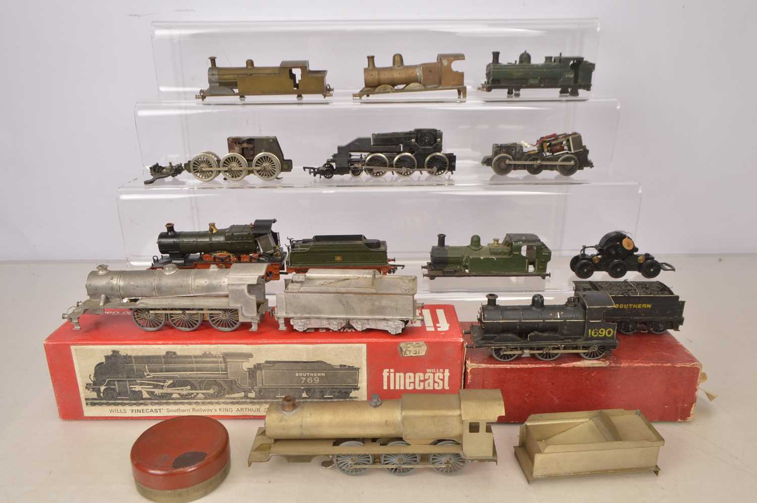 Lot 249 - Various 00 Gauge part and complete Kitbuilt and Modified Locomotives and unmade kits and Accessories (qty)