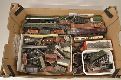 Lot 250 - Large quantity of 00 Gauge part built and complete Locomotives and wagons and used and unused spares (large qty)