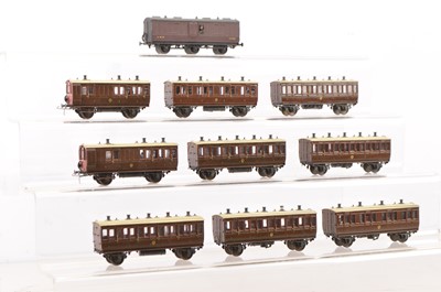 Lot 255 - Ratio Kitbuilt LBSC 4-wheel Coaches modified from GWR kits and K's metal LMS Van (10)