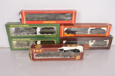Lot 267 - Hornby Airfix Replica GW green 00 gauge Steam locomotives and tenders in original boxes  (6)