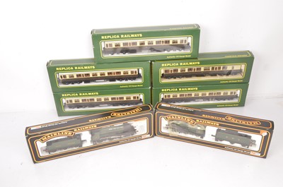 Lot 295 - Mainline Replica GWR Steam Locomotives and coaches 00 gauge in original boxes (7)