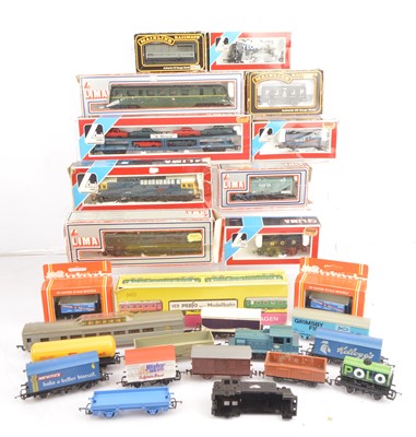 Lot 300 - Lima Mainline Hornby and other  00 gauge Locomotives and wagons (26)