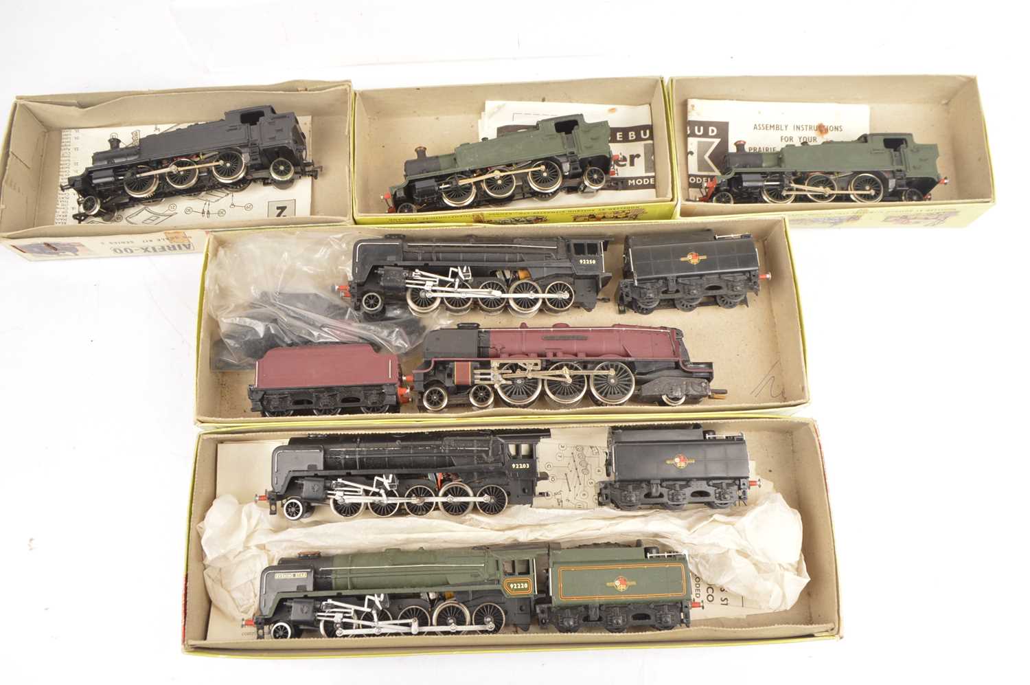 Lot 302 - Motorised 00 gauge Kitmaster Locomotive kits