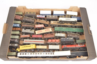 Lot 316 - Lima Hornby Tri-ang 00/H0 gauge Diesel Locomotives coaches and wagons (58)