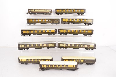 Lot 333 - Lima Hornby 00 gauge Diesel  Locomotive and coaches all in Pullman Umber/cream livery (11)