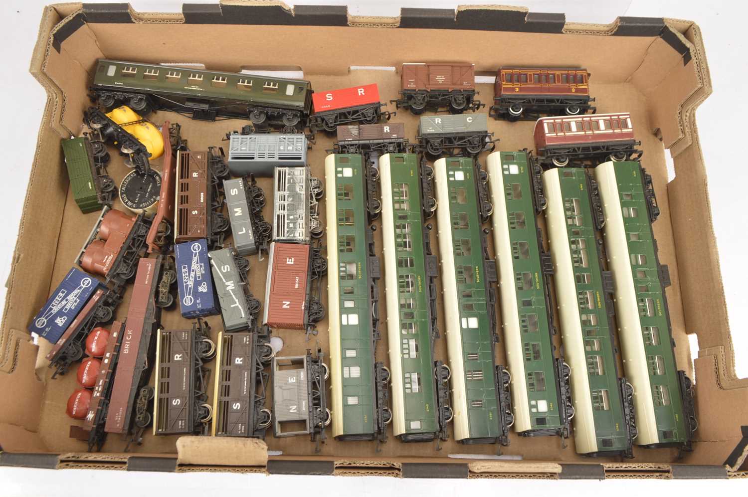 Lot 335 - Hornby Dapol Bachmann and other  00 gauge Coaches and wagons (47)