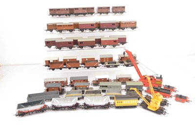 Lot 341 - Tri-ang Bachmann Hornby 00 gauge freight wagons and cranes (52)