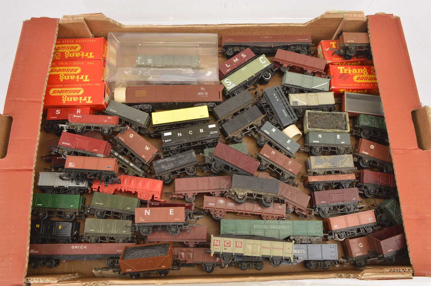 Lot 353 - Hornby Lima and other H0/ 00 gauge Freight