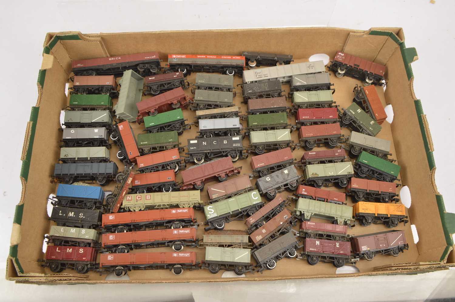 Lot 354 - Hornby Lima and other H0/ 00 gauge Freight