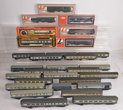 Lot 364 - Hornby Lima Airfix 00 gauge Coaches in BR blue/grey livery (29)