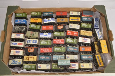 Lot 366 - Hornby Lima Mainline and other  00 gauge Private Owner Freight vans  (53)