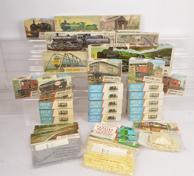 Lot 372 - Airfix Rolling stock and Building plastic kits unbuilt all in original boxes (31)