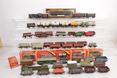 Lot 374 - Hornby Mainline Wrenn Airfix 00 gauge and other Goods rolling stock (61)