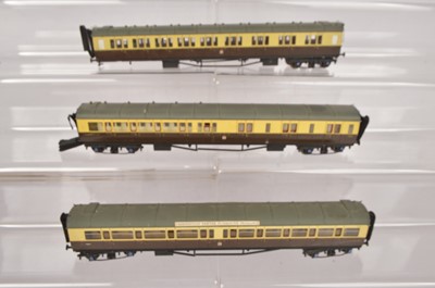 Lot 380 - Exley unboxed 00 Gauge GWR chocolate and cream 9'' Corridor Coaches (9)