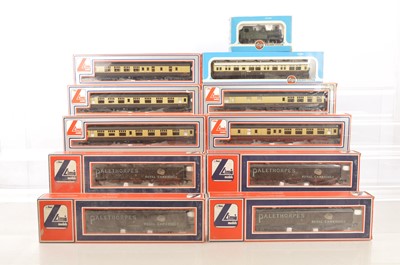 Lot 389 - Lima Airfix 00 gauge Locomotive and carriages in original boxes (11)