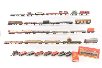 Lot 393 - Hornby Tri-ang Lima Jouef 00 gauge Weltrol Bogie Bolster and other flat open wagons (72)