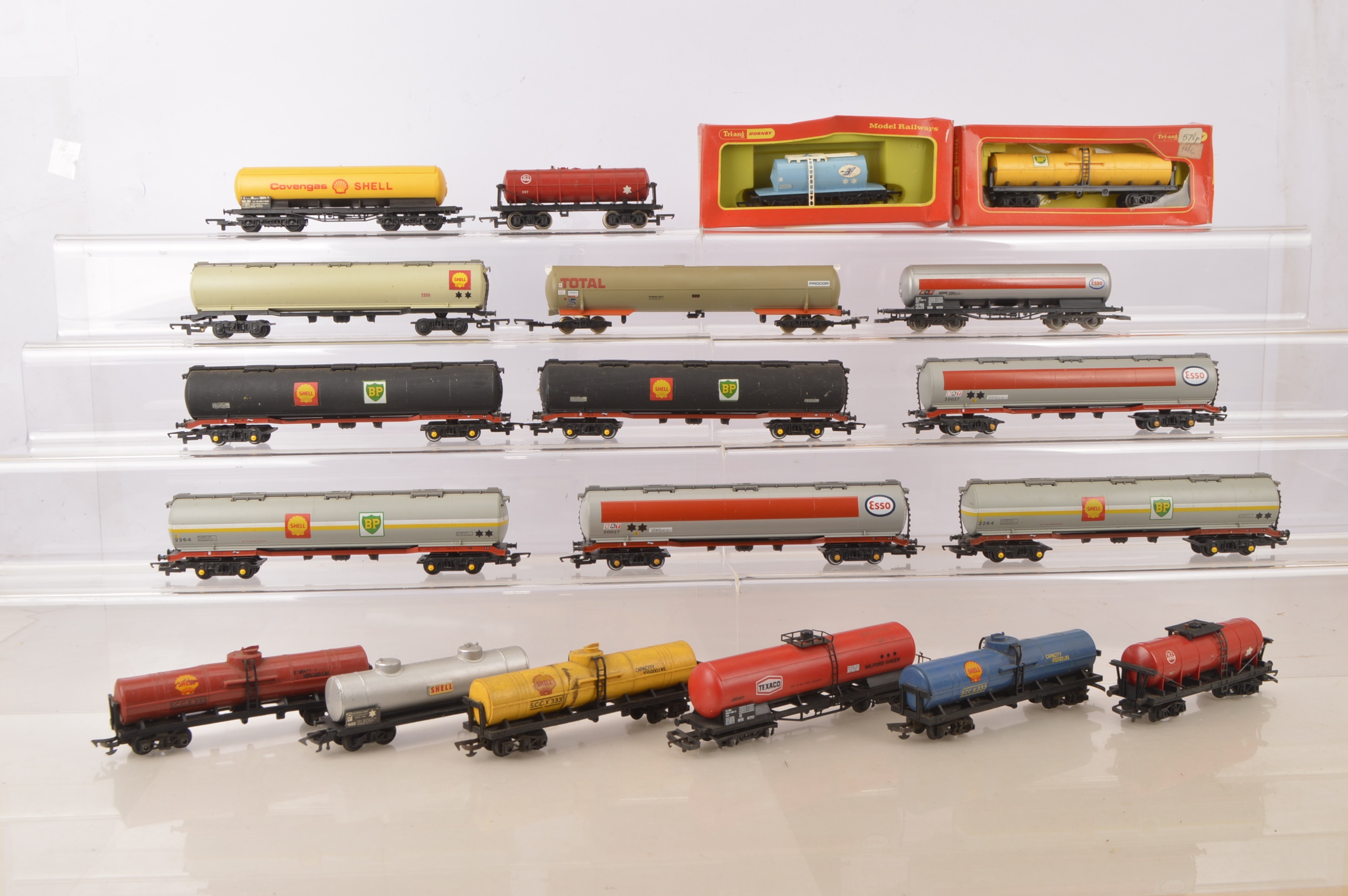LOT TRAIN, LOCOMOTIVES, wagons, voitures voyageurs, gare SNCF ho 1/87 LOT TRAIN, LOCOMOTIVES, wagons, voitures voyageurs, gare SNCF ho 1/87