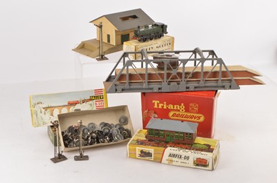 Lot 400 - An assortment of Commercial and other 00 Gauge Railway and Scenic Accessories (qty)