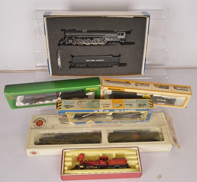 Lot 418 - Bachmann Rivarossi Mehano Steam Locomotives and tenders H0 gauge in original boxes (6)