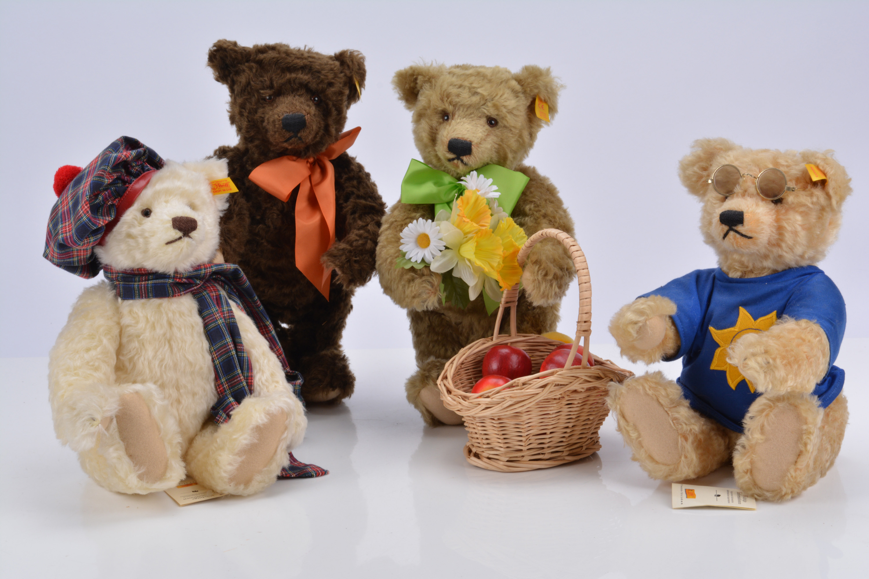【Steiff】Seasons bears(winter) Winter Teddy Bear with Snowman - 2024 Limited Edition, 9 in
