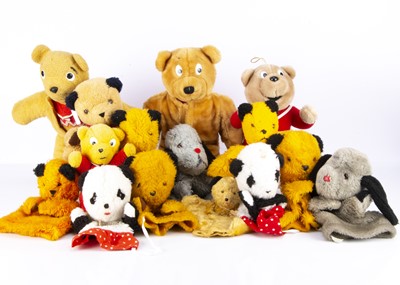 Lot 50 - A collection of Super Teds and Sooty, Sweep and Soo hand puppets