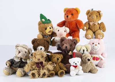 Lot 52 - Thirty seven modern manufactured teddy bears