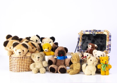 Lot 61 - A collection of small teddy bears