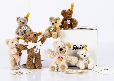 Lot 202 - Seven small Steiff yellow tag teddy bears