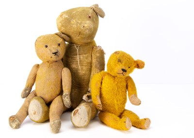 Lot 242 - Three 1930s German teddy bears