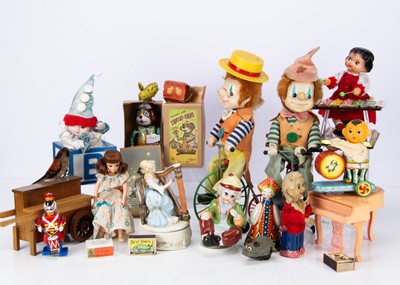 Lot 247 - A collection of wind up toys