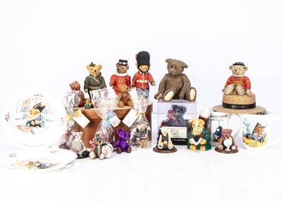 Lot 284 - A quantity of teddy bear ornaments