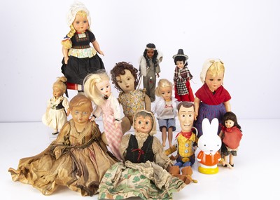 Lot 382 - Various vintage dolls