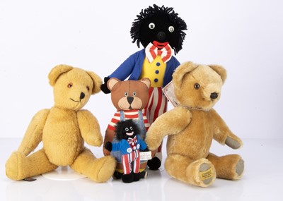 Lot 418 - Five collectors teddy bears and Gollies