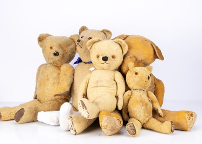 Lot 422 - Five post-war worn teddy bears