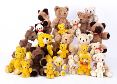 Lot 482 - A large quantity of Shanghai Doll Factory teddy bears