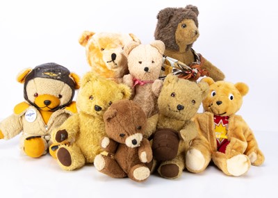 Lot 484 - Various vintage teddy bears