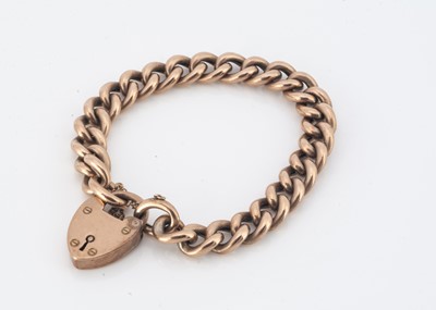Lot 16 - A 9ct gold curb linked bracelet