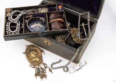 Lot 32 - A collection of white metal, silver and base metal costume jewels