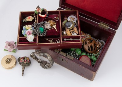 Lot 36 - A collection of poreclain and other floral brooches